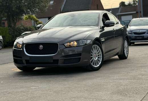 Jaguar XE 2.0E-Performance -Navi-Leder-Cam-86000km