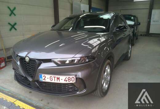 Alfa Romeo PHEV AT6e Q4 Sprint