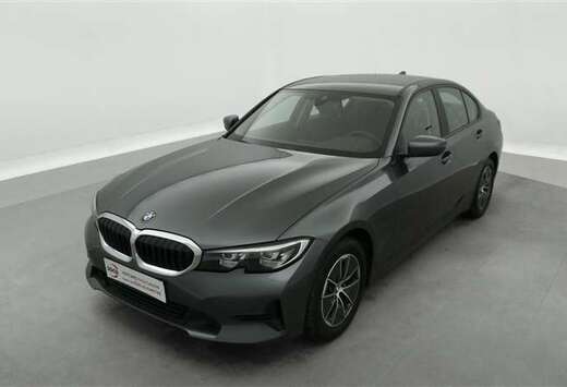 BMW 318iA  NAVI / FULL LED/JA16/PDC