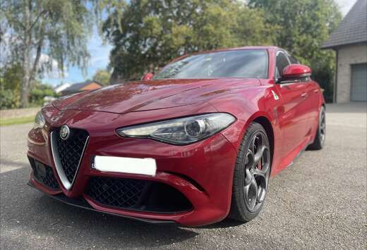 Alfa Romeo 2.9 V6 Bi-Turbo AT8 Quadrifoglio