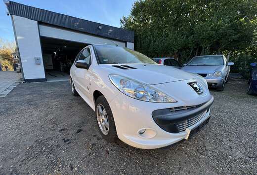Peugeot bj 2012 met airco en 12 maanden garantie