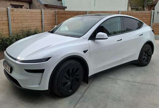 Tesla Model Y 62.8 kWh Standard Range RWD