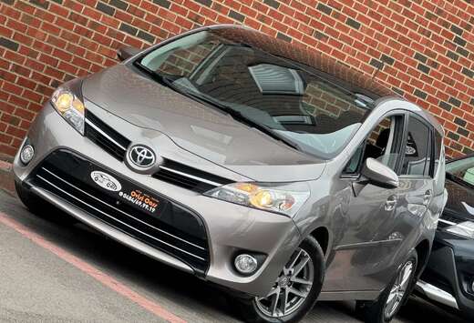 Toyota // 7 PL AUTOMATIQUE // PARFAIT ÉTAT //