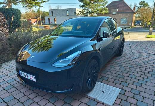 Tesla Model Y 72.5 kWh Standard Range
