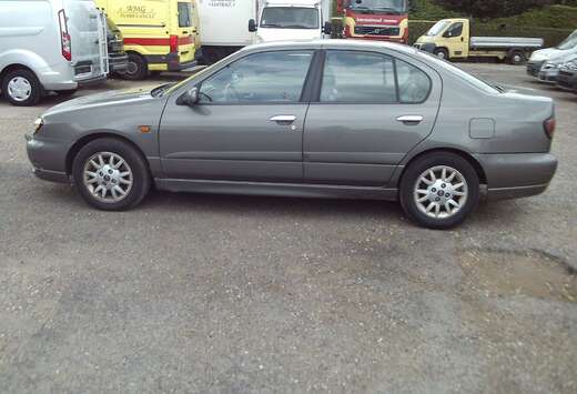 Nissan 1.8i 16v Luxe