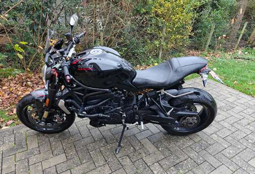 Monster 1200R
