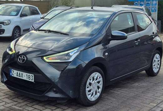 Toyota Aygo 1.0i VVT-i x-play II AUTOMATIQUE
