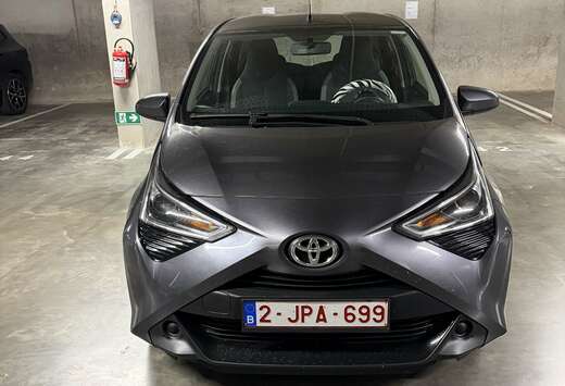 Toyota x-shift x-play