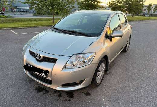 Toyota Auris 1.6i Dual VVT-i Linea Luna