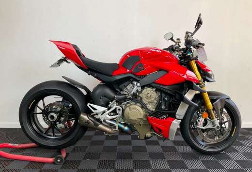 V4S + ligne Akrapovic
