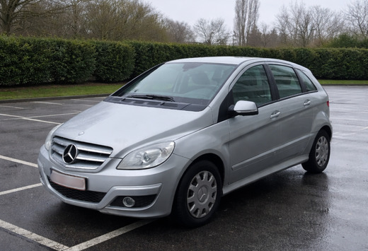 Mercedes-Benz Automatique / 2011 / Essence / 250.000k ...