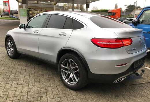 Mercedes-Benz 4 MATIC AMG LINE Coupé Camera Dodehoek ...