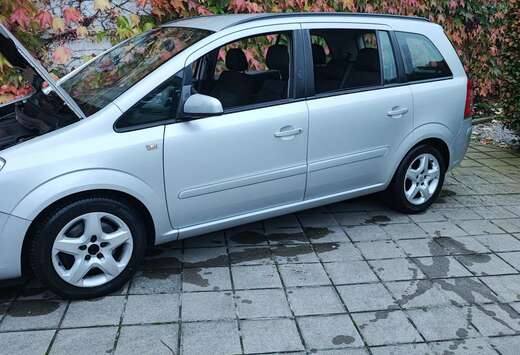 Opel Zafira 1.9 DTH CDTi Cosmo DPF