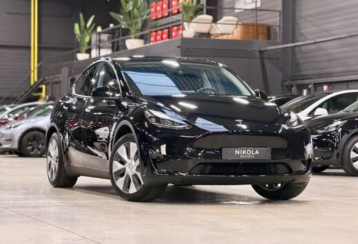 Tesla REAR WHEEL DRIVE - FULL BLACK - AUTOPILOT ACTIV ...