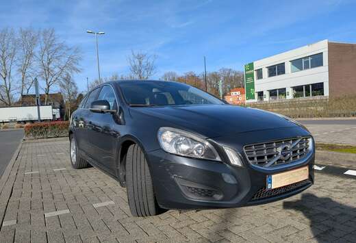 Volvo V60 1.6 D2 Momentum Start/Stop