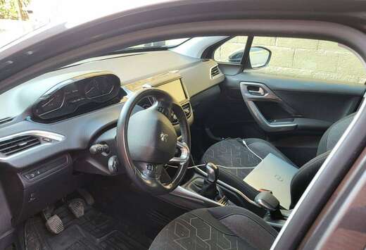 Peugeot 2008 1.2i PureTech Allure