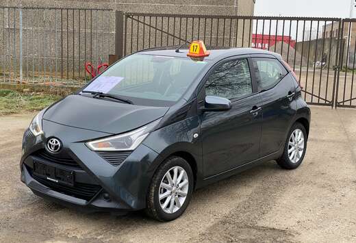 Toyota 1.0i VVT-i x-play II   11.OOOKM        automat ...