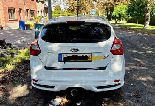 Ford Focus 2.0 EcoBoost ST mit Leder-Exclusiv-Paket