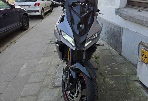 Triumph 660