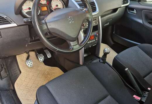 Peugeot 207 CC 1.6i 16v