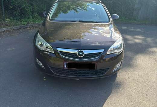 Opel Sports Tourer 1.7 CDTi ECOTEC Cosmo DPF