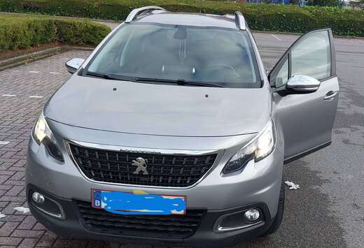 Peugeot 2008 1.2i PureTech Style