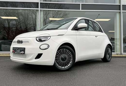 Fiat 42 kWh ICON / PARKEERSENSOREN / CARPLAY / NAVIGA ...