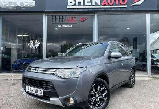 Mitsubishi Outlander 2.0i 4WD/NAVI/CAMERA/LED/TOIT PA ...