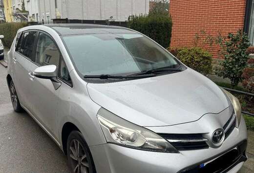 Toyota Verso 2.0 D-4D Skyview 5pl.