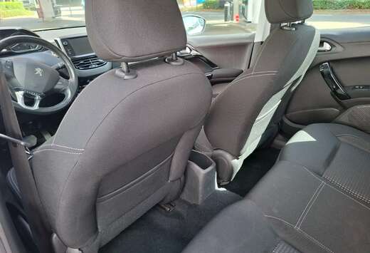 Peugeot 208 1.2 PureTech Signature S Entretiens et co ...