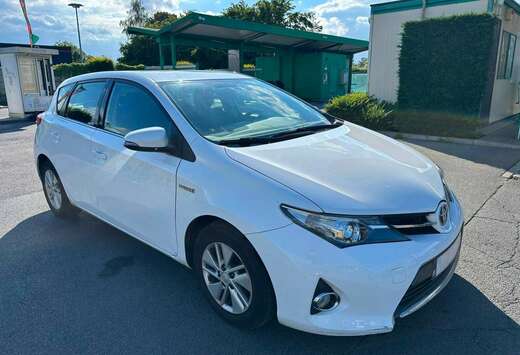 Toyota Auris 1.8i HSD Dynamic CVT