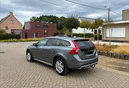 Volvo V60 Cross Country - Momentum