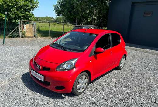Toyota 1.0 essence AIRCO 2011 Euro 5f GPS TOMTOM 5por ...