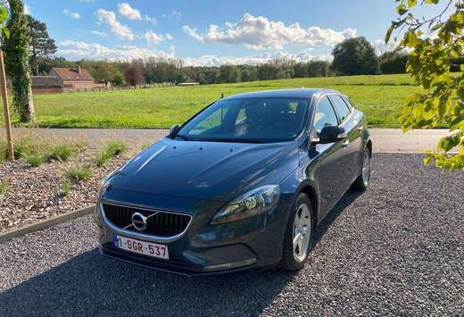 Volvo HATCHBACK D2