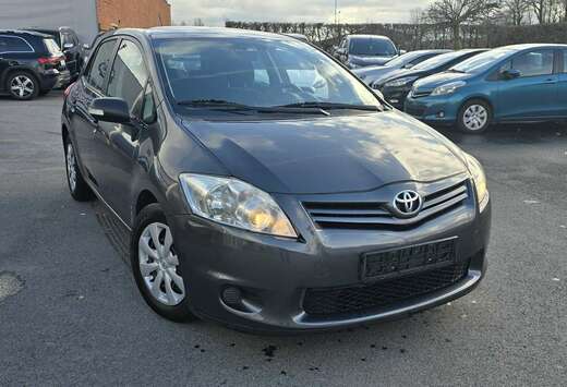 Toyota Auris 1.4 D-4D ECO Luna DPF only Africa