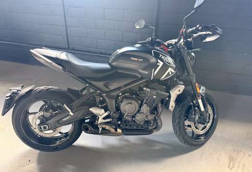 Triumph Mat Zwart