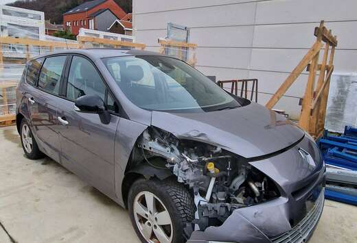 Renault 1.5 dCi Expression 7pl. EDC Autom. // ACCIDEN ...