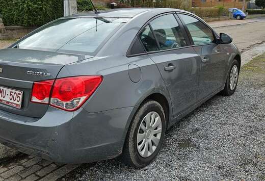 Chevrolet Cruze 1.6i LS automatique MARCHAND EXPORT