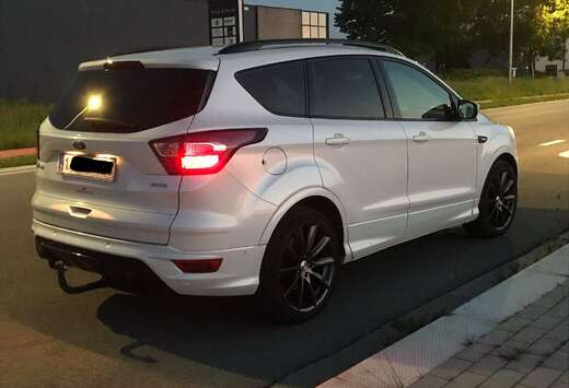 Ford Kuga 1.5 EcoBoost 2x4 ST-Line