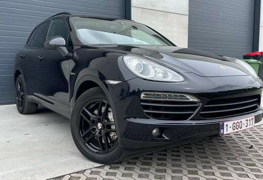 Porsche 3.0i V6 Hybrid Tiptronic S