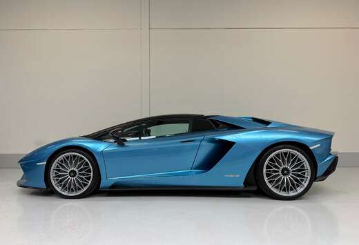 Lamborghini Aventador S Roadster 6.5i V12 LP740-4