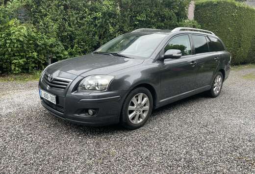 Toyota Avensis SW 2.2 Turbo D4D 16v Linea Sol