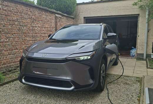 Toyota 71.4 kWh 2WD Business Plus