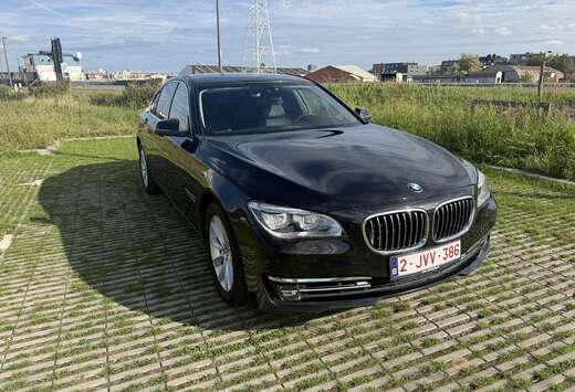 BMW 740i