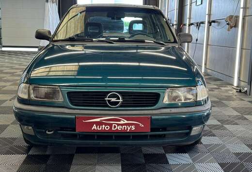 Opel 1.4i benzine AUTOMATIQUE bj. 1997  117.000Km