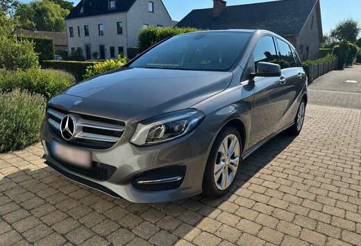 Mercedes-Benz B 180