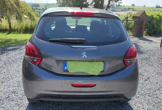 Peugeot 208 1.2i PureTech Signature S