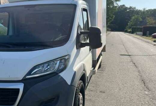 Peugeot chassis cabine met meubelbox