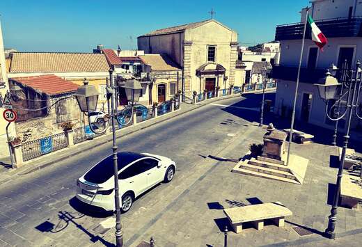 Tesla Dual Motor Long Range AWD