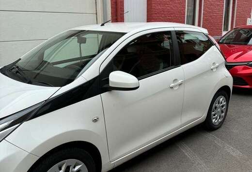 Toyota Aygo 1.0i VVT-i x-play II